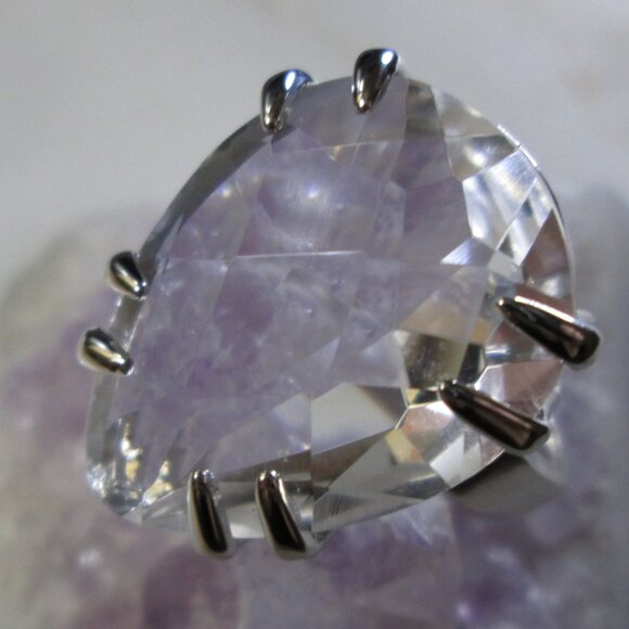 Large Teardrop cubic zirconia Cocktail ring - Picture 2 of 8